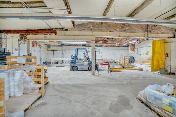 Garage, Interior