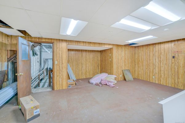 Empty room, Interior, Recessed Lighting, Wooden Walls