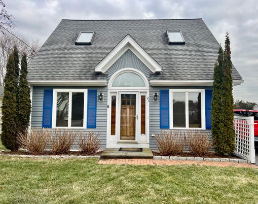 Exterior, Facade, Cape Cod