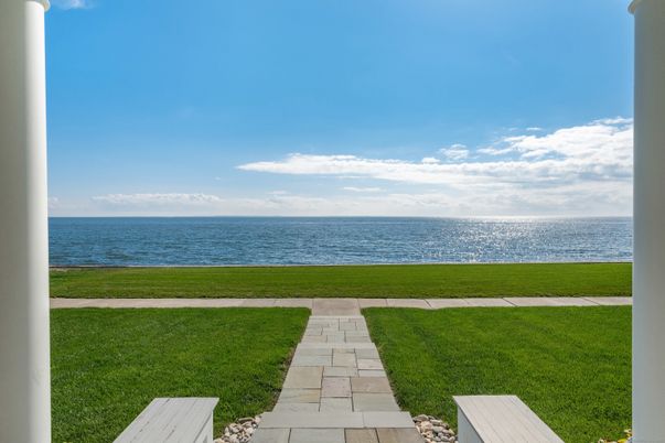 Exterior, Lake