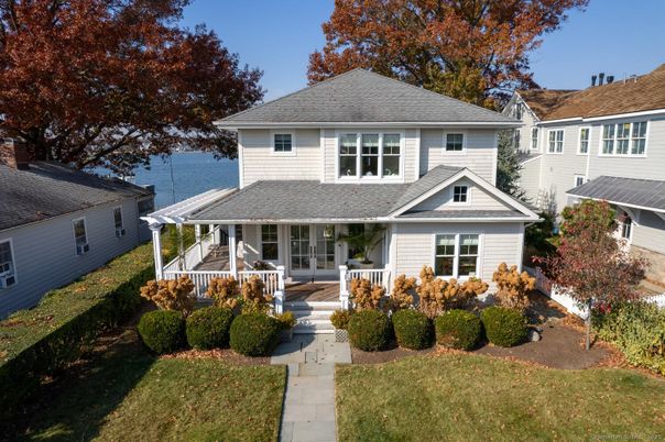 Exterior, Facade, American Foursquare