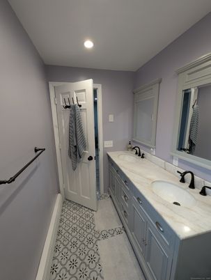 Bathroom, Dual Sink Vanities, Interior, Recessed Lighting