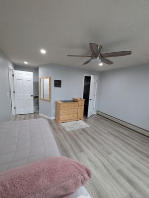 Empty room, Interior, Recessed Lighting, Wood Texture Flooring