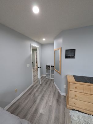 Interior, Recessed Lighting, Wood Texture Flooring