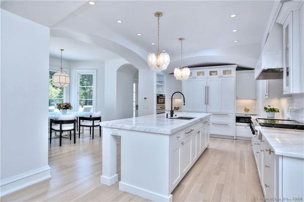Chandelier, Dining room, Interior, Kitchen, Pendant Lights, Recessed Lighting, Stainless Steel Appliances, Wood Texture Flooring
