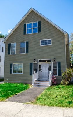 Exterior, Facade, Farmhouse