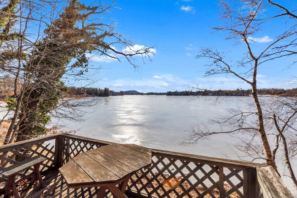 Exterior, Lake