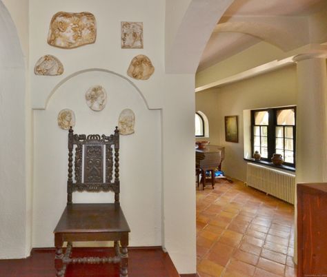 Interior, Piano