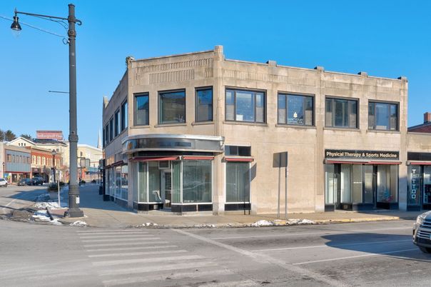 Exterior, Facade, Rowhouse