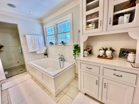 Bathroom, Interior, Recessed Lighting