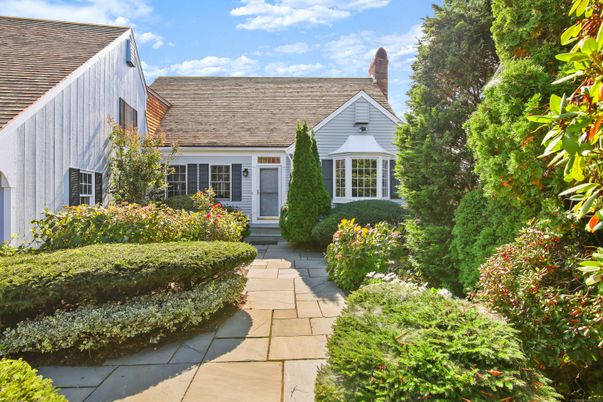 Exterior, Facade, Cape Cod
