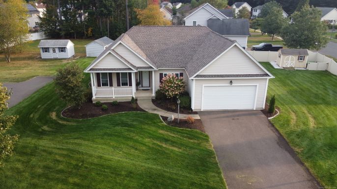 Attached, Exterior, Facade, Ranch