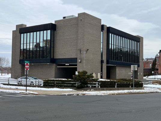 Exterior, Facade, Modern