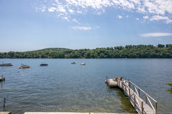Exterior, Lake