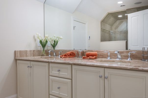 Bathroom, Dual Sink Vanities, Interior, Recessed Lighting