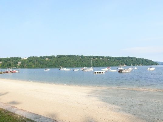 Exterior, Lake