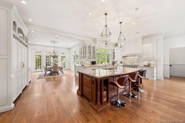 Chandelier, Dining room, Interior, Kitchen, Pendant Lights, Recessed Lighting, Wood Texture Flooring