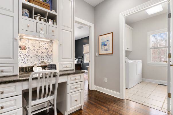 Interior, Washer, Wood Texture Flooring