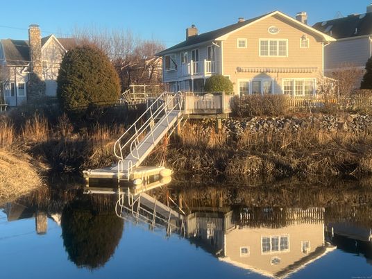 Exterior, Lake