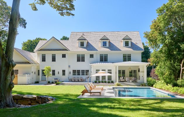 Exterior, Facade, Pool, Farmhouse
