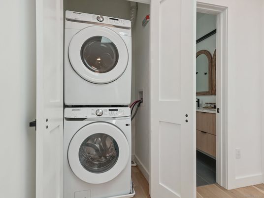 Interior, Utility Closets, Washer, Wood Texture Flooring