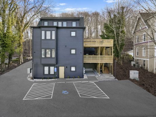 Exterior, Facade, Modern