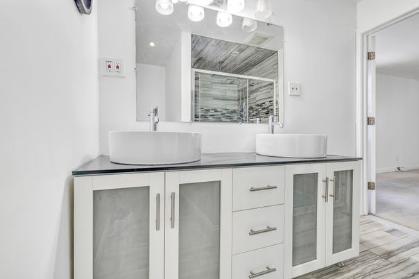 Bathroom, Dual Sink Vanities, Interior
