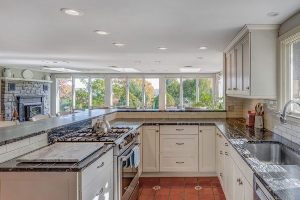 Fireplace, Interior, Kitchen, Recessed Lighting