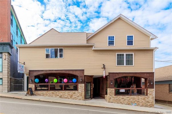 Exterior, Facade, Brick Facade, Raised Ranch