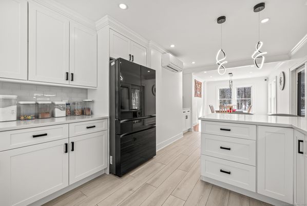 Dining room, Interior, Kitchen, Pendant Lights, Recessed Lighting, Wood Texture Flooring