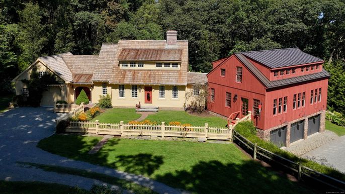 Backyard, Exterior, Facade, Queen Anne Victorian