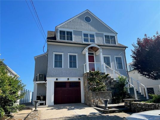 Attached, Exterior, Facade, Queen Anne Victorian