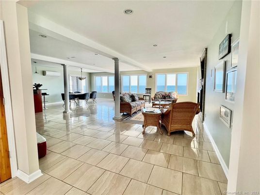 Dining room, Interior, Living room, Pendant Lights, Recessed Lighting, Water