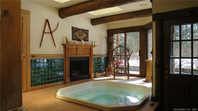Fireplace, Hot Tub, Interior, Wooden Beams