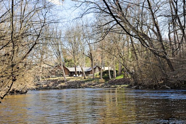 Exterior, Lake