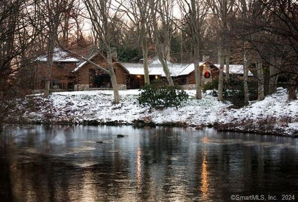 Exterior, Lake