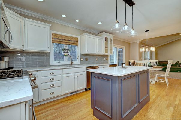 Dining room, Interior, Kitchen, Pendant Lights, Recessed Lighting, Wood Texture Flooring