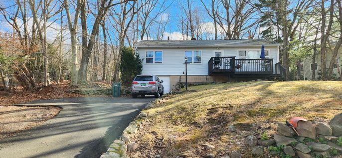 Attached, Exterior, Facade, Cape Cod