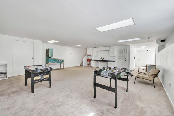 Game Room, Interior, Recessed Lighting