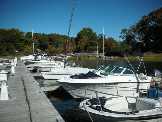 Exterior, Lake