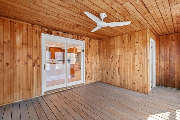 Empty room, Interior, Wooden Ceilings, Wood Texture Flooring, Wooden Walls