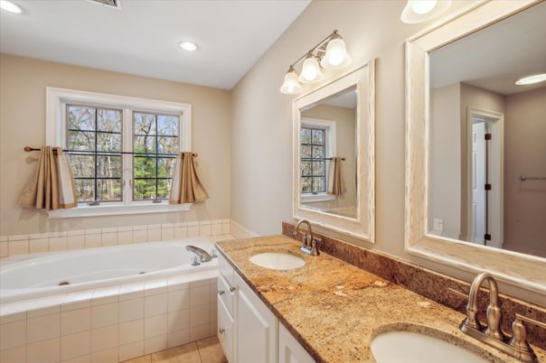 Bathroom, Dual Sink Vanities, Interior, Recessed Lighting