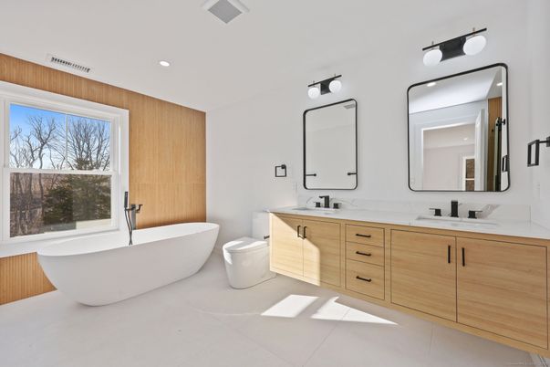 Bathroom, Dual Sink Vanities, Free Standing Baths, Interior, Recessed Lighting