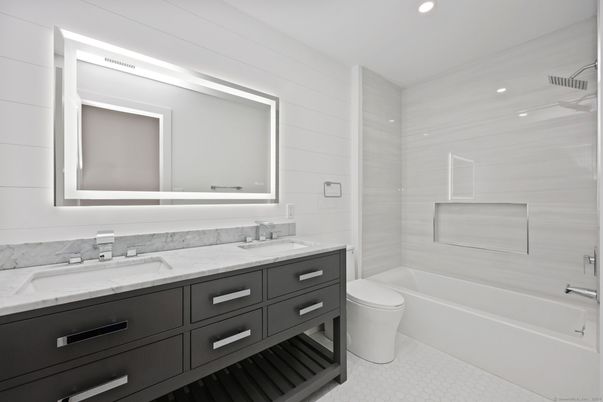 Bathroom, Dual Sink Vanities, Interior, Recessed Lighting