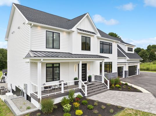 Exterior, Facade, Farmhouse