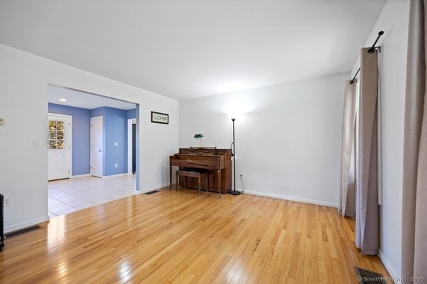 Interior, Piano, Recessed Lighting, Wood Texture Flooring