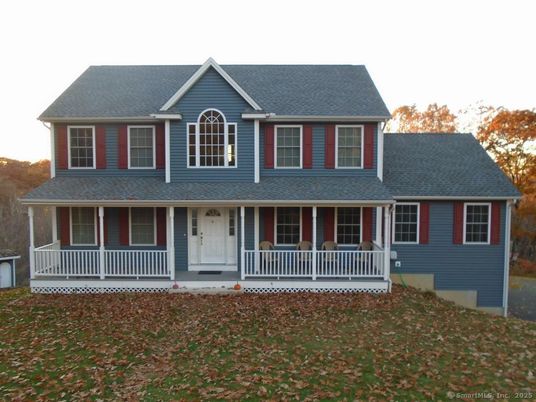 Exterior, Facade, Farmhouse