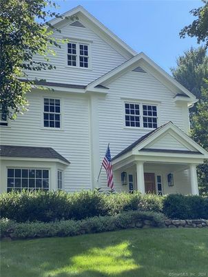 Exterior, Facade, Farmhouse