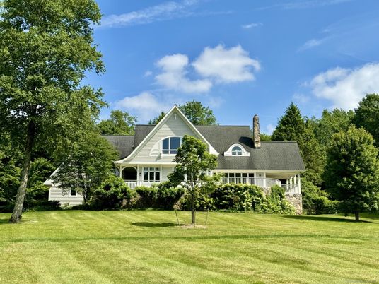 Backyard, Exterior, Facade, Farmhouse