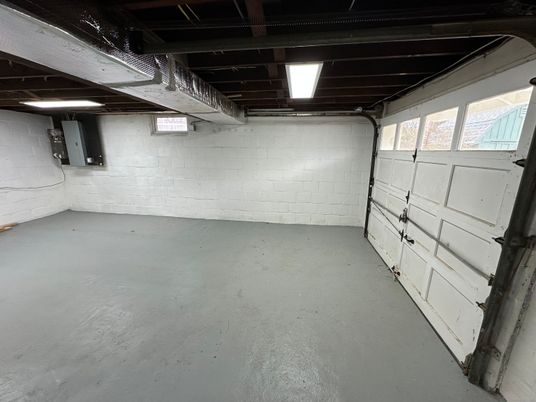Garage, Interior, Wooden Beams